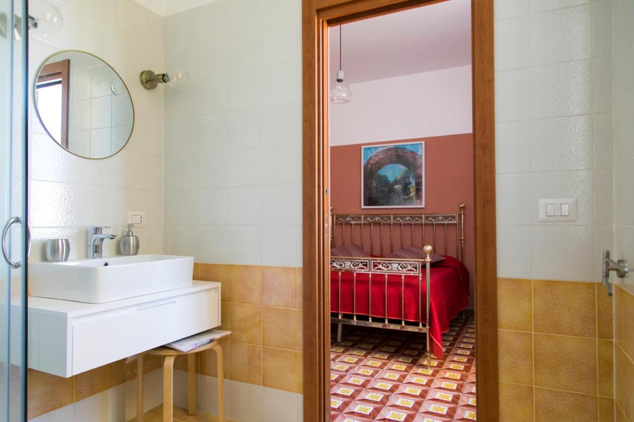 A Casa Di Nina Guest House เนเปิลส์ ภายนอก รูปภาพ