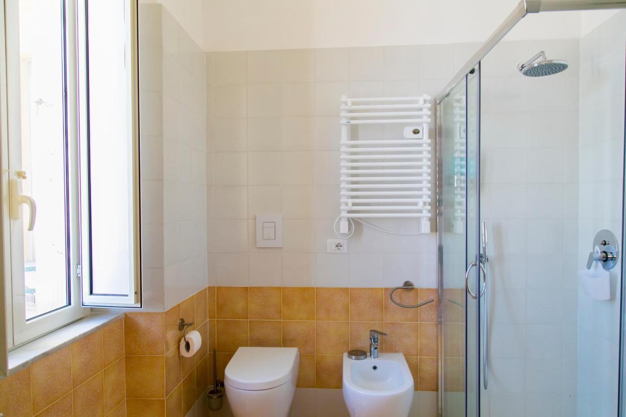 A Casa Di Nina Guest House เนเปิลส์ ภายนอก รูปภาพ