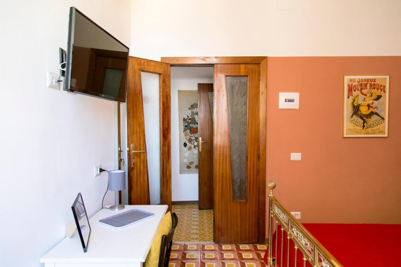 A Casa Di Nina Guest House เนเปิลส์ ภายนอก รูปภาพ