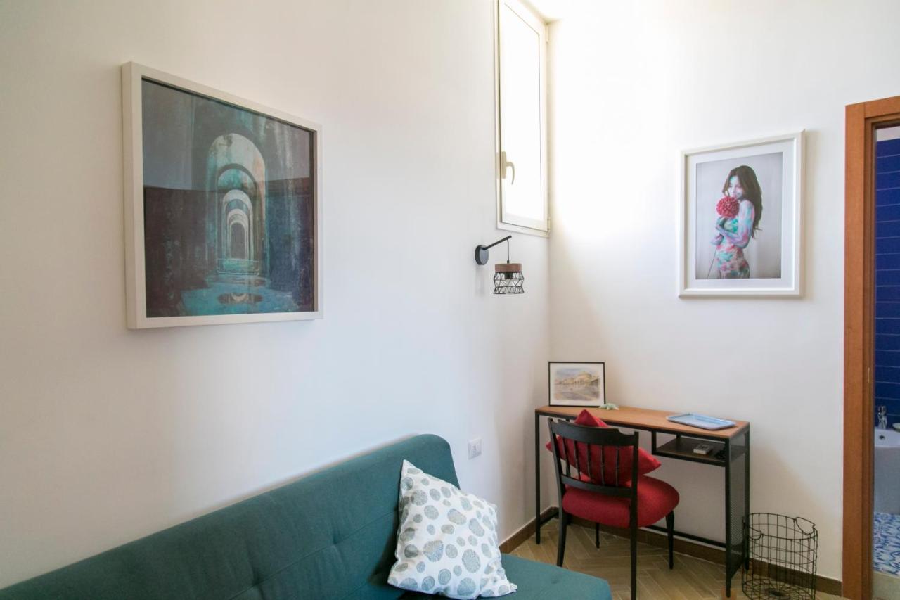 A Casa Di Nina Guest House เนเปิลส์ ภายนอก รูปภาพ