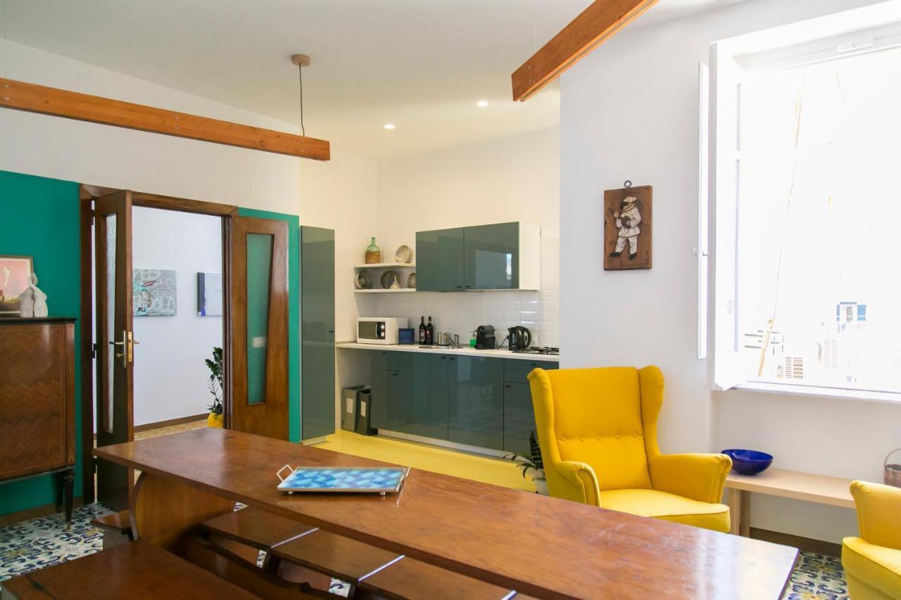 A Casa Di Nina Guest House เนเปิลส์ ภายนอก รูปภาพ